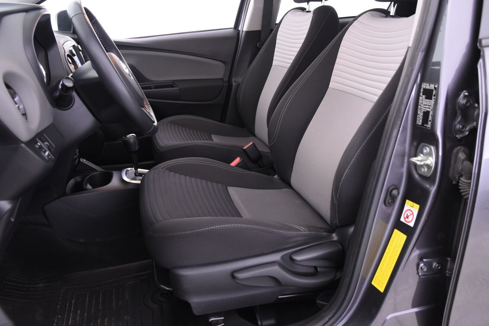 Toyota Yaris 2019 1,5 Hybrid Active 5ov / Merkkihuollettu / Peruutuskamera / Lohko .sis lämmitin / - * Suomi-auto / Taloudellinen / Näppärä *