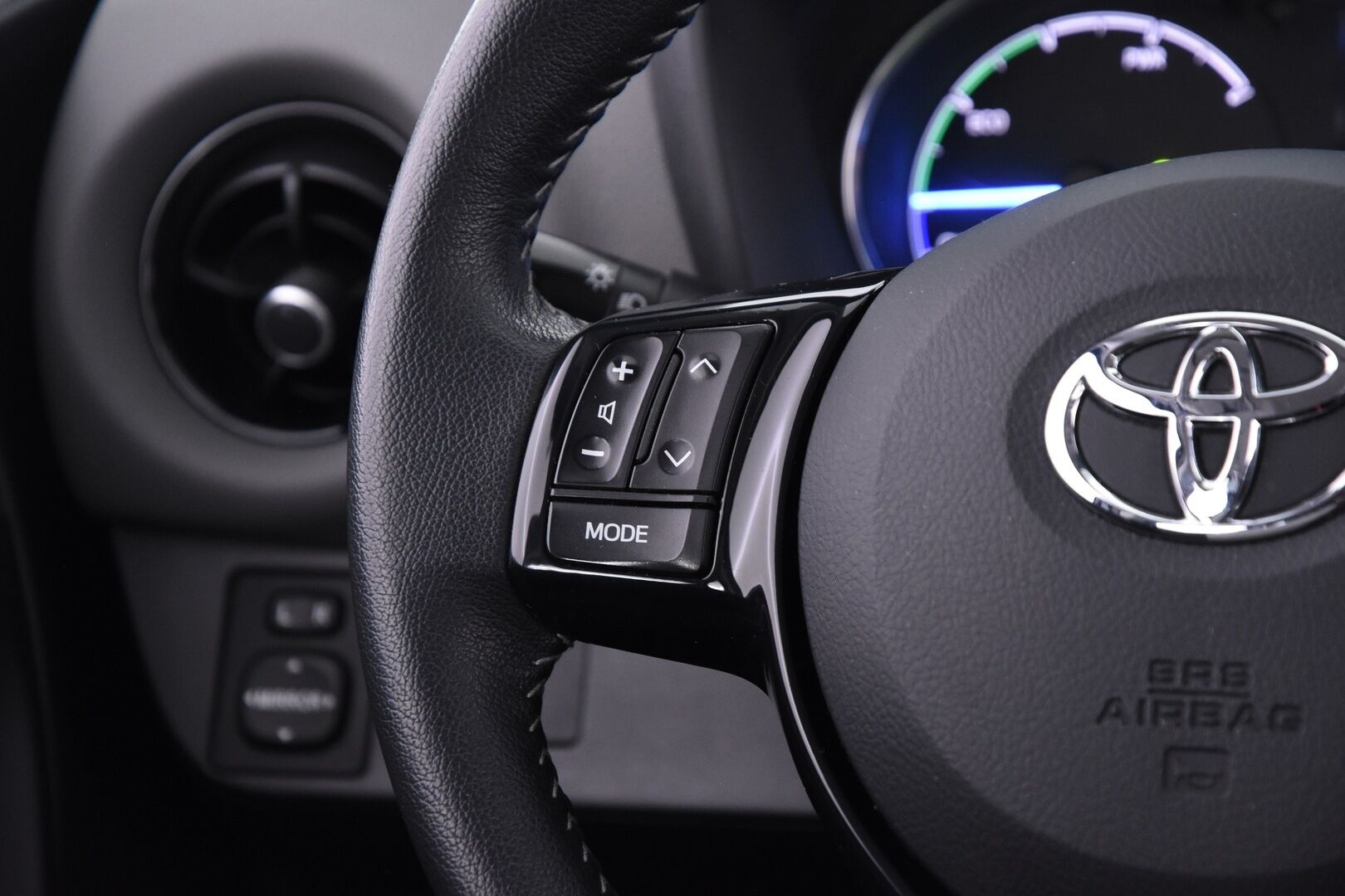 Toyota Yaris 2019 1,5 Hybrid Active 5ov / Merkkihuollettu / Peruutuskamera / Lohko .sis lämmitin / - * Suomi-auto / Taloudellinen / Näppärä *