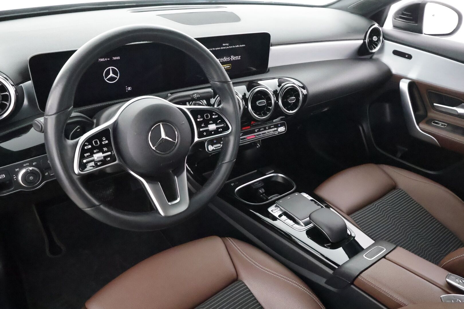 Mercedes-Benz A 2019 200 A sedan Business Style * Vakkari / P.kamera / Lohko / Puolinahat / Multibeam / Widescreen / Navi * - Suomi-auto / Kahdet renkaat aluvanteilla