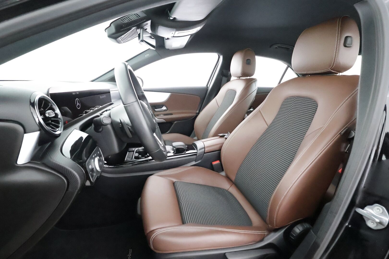 Mercedes-Benz A 2019 200 A sedan Business Style * Vakkari / P.kamera / Lohko / Puolinahat / Multibeam / Widescreen / Navi * - Suomi-auto / Kahdet renkaat aluvanteilla