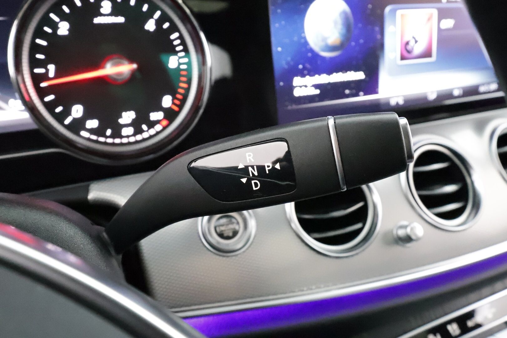 Mercedes-Benz E 2018 E 200 d A Premium Business AMG * Burmester / Muistipenkit / 360° / Panorama / Multibeam / Koukku / Katveavustin * - Kahdet renkaat - HULLU BLACKWEEK KORKOTARJOUS 2,49%