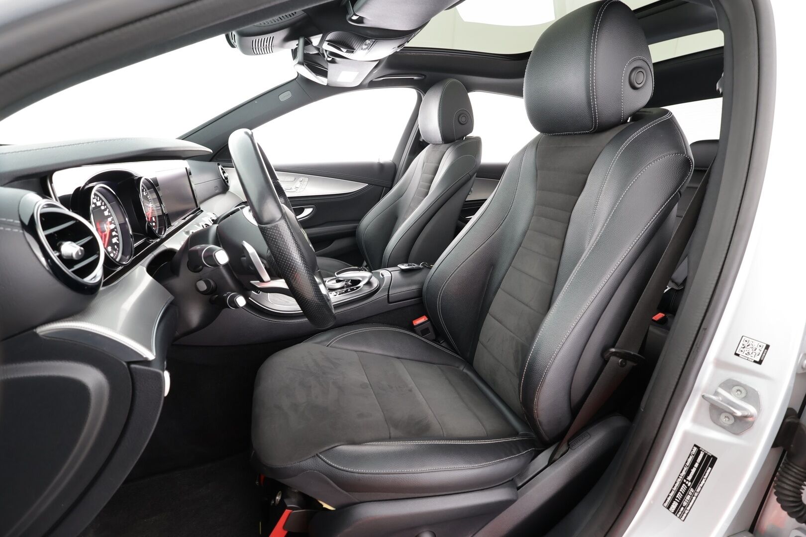 Mercedes-Benz E 2018 E 200 d A Premium Business AMG * Burmester / Muistipenkit / 360° / Panorama / Multibeam / Koukku / Katveavustin * - Kahdet renkaat - HULLU BLACKWEEK KORKOTARJOUS 2,49%