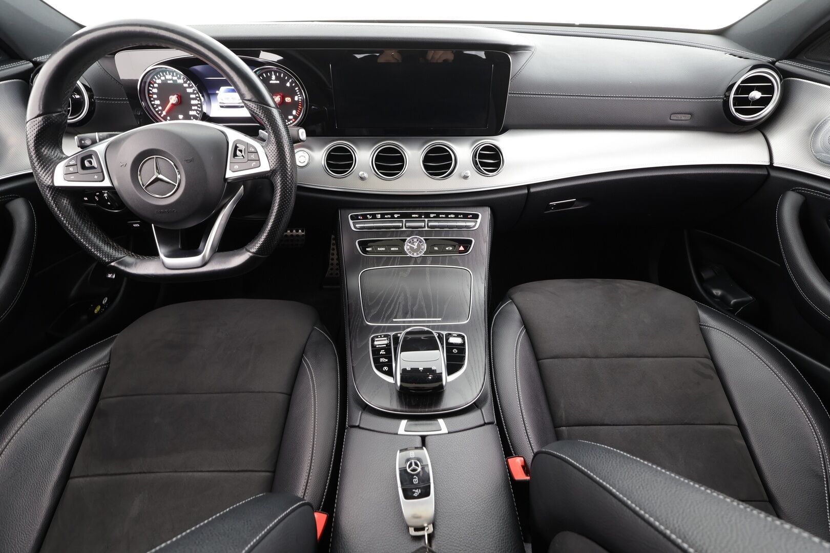 Mercedes-Benz E 2018 E 200 d A Premium Business AMG * Burmester / Muistipenkit / 360° / Panorama / Multibeam / Koukku / Katveavustin * - Kahdet renkaat - HULLU BLACKWEEK KORKOTARJOUS 2,49%