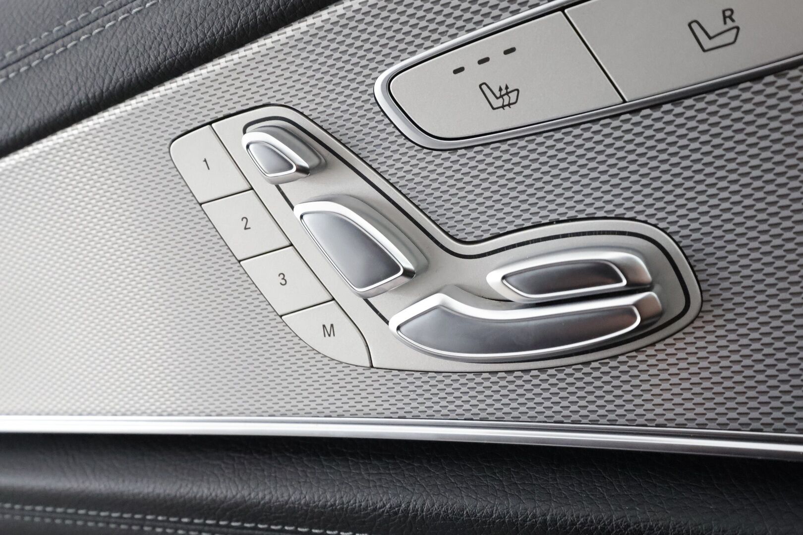 Mercedes-Benz E 2018 E 200 d A Premium Business AMG * Burmester / Muistipenkit / 360° / Panorama / Multibeam / Koukku / Katveavustin * - Kahdet renkaat - HULLU BLACKWEEK KORKOTARJOUS 2,49%