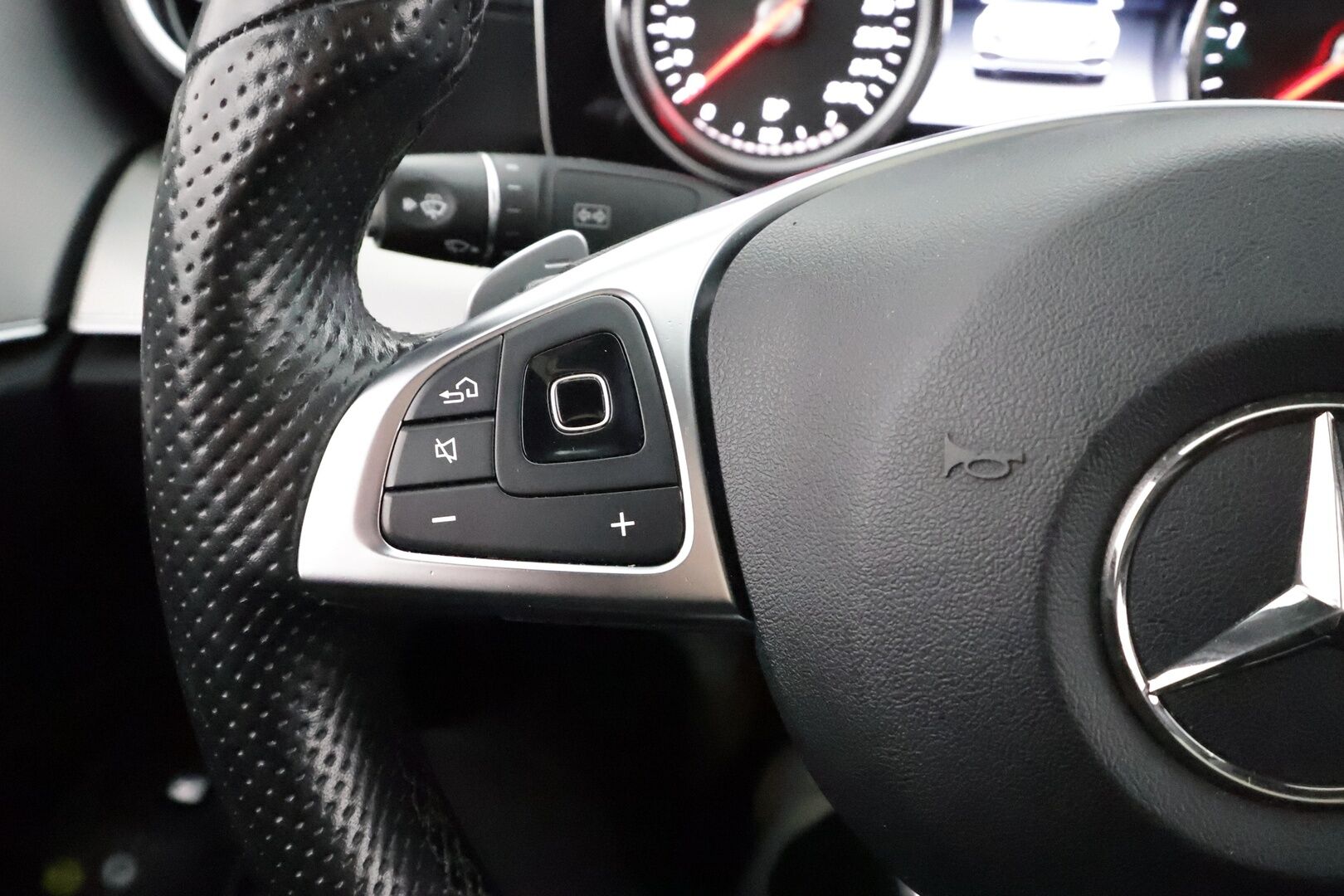 Mercedes-Benz E 2018 E 200 d A Premium Business AMG * Burmester / Muistipenkit / 360° / Panorama / Multibeam / Koukku / Katveavustin * - Kahdet renkaat - HULLU BLACKWEEK KORKOTARJOUS 2,49%