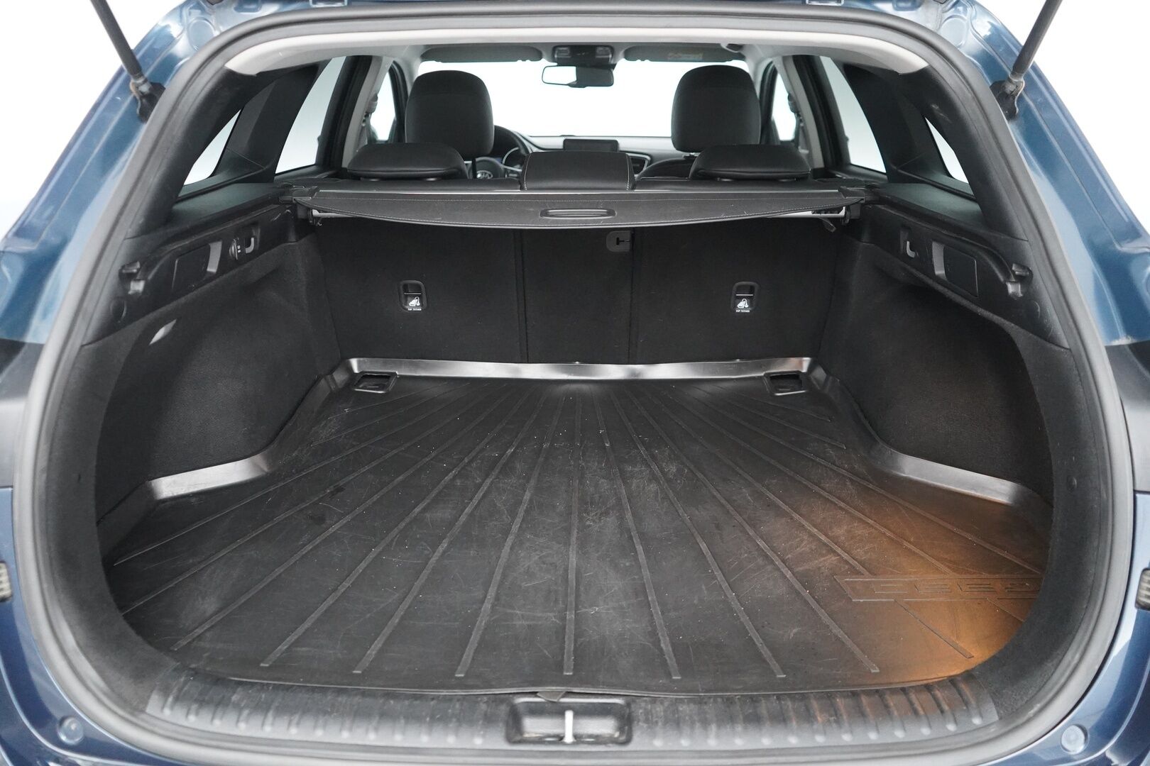 Kia Ceed 2019 1,4 T-GDI ISG 140hv EX SW DCT A/T EcoDynamics - Vetokoukku | Puolinahkasisusta | App connect | Vakkari | Peruutuskamera | Lohkolämmitin | Kahdet renkaat alumiinivantein | Fiksu huoltohistoria
