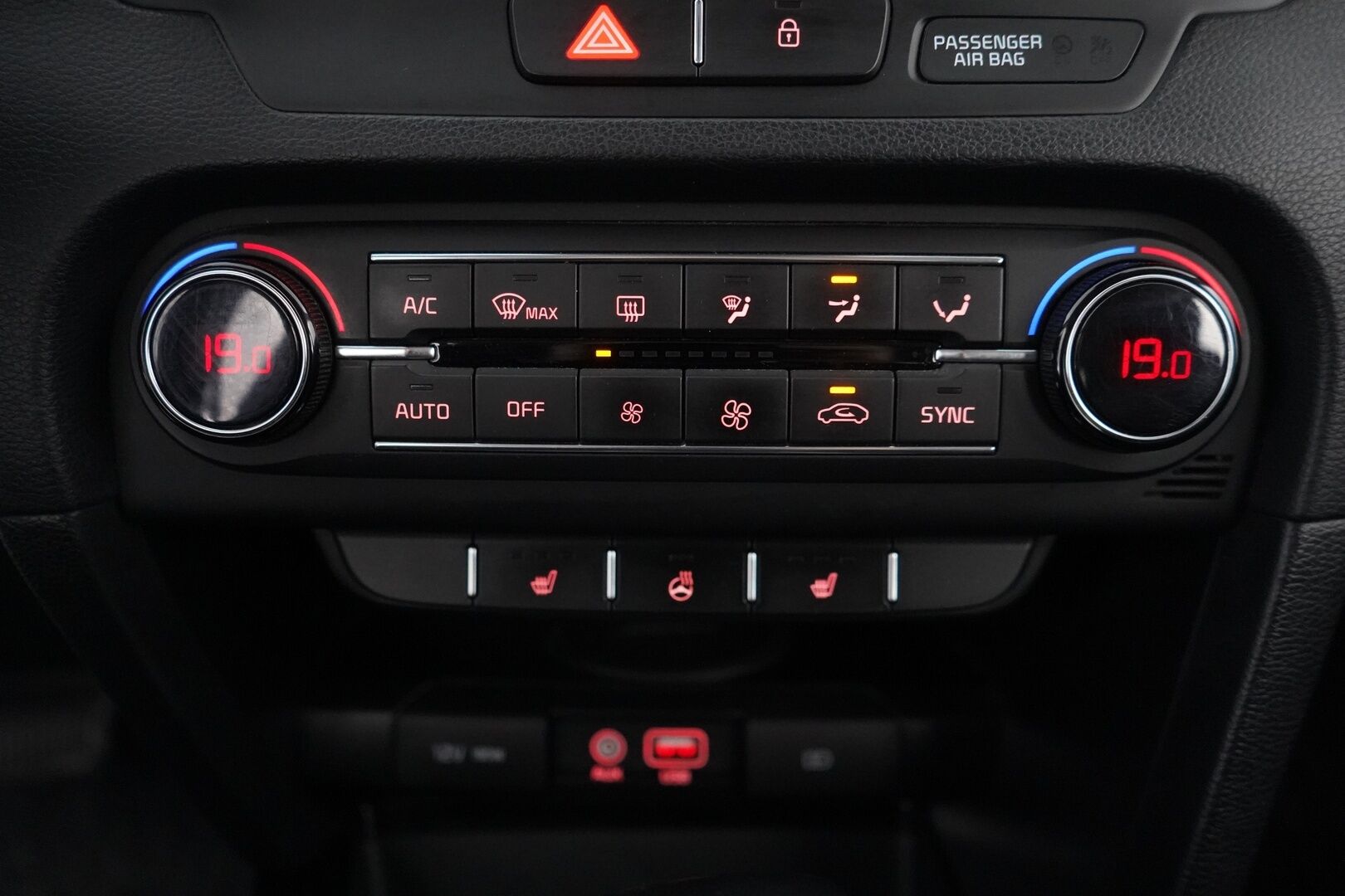 Kia Ceed 2019 1,4 T-GDI ISG 140hv EX SW DCT A/T EcoDynamics - Vetokoukku | Puolinahkasisusta | App connect | Vakkari | Peruutuskamera | Lohkolämmitin | Kahdet renkaat alumiinivantein | Fiksu huoltohistoria