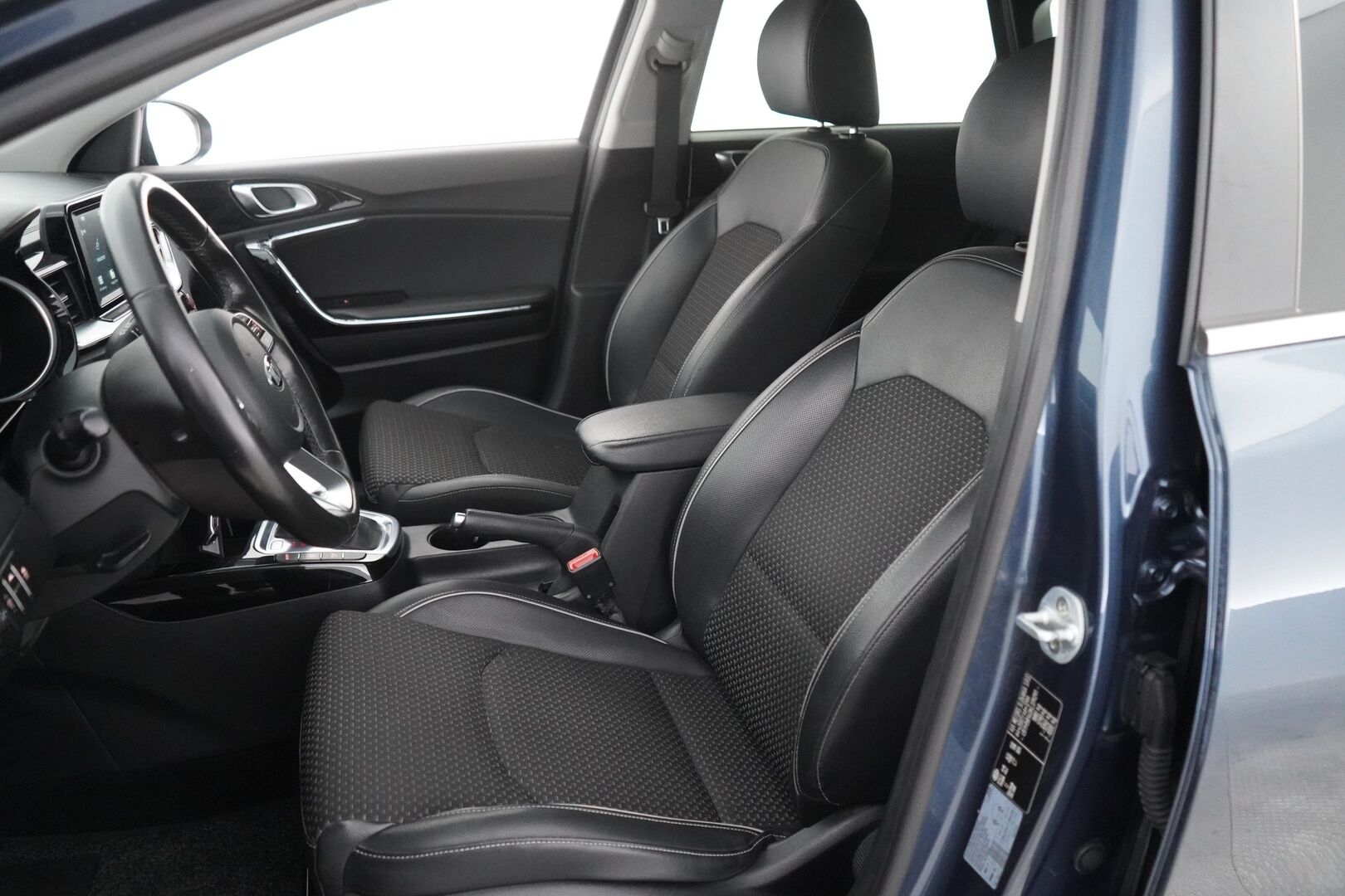 Kia Ceed 2019 1,4 T-GDI ISG 140hv EX SW DCT A/T EcoDynamics - Vetokoukku | Puolinahkasisusta | App connect | Vakkari | Peruutuskamera | Lohkolämmitin | Kahdet renkaat alumiinivantein | Fiksu huoltohistoria