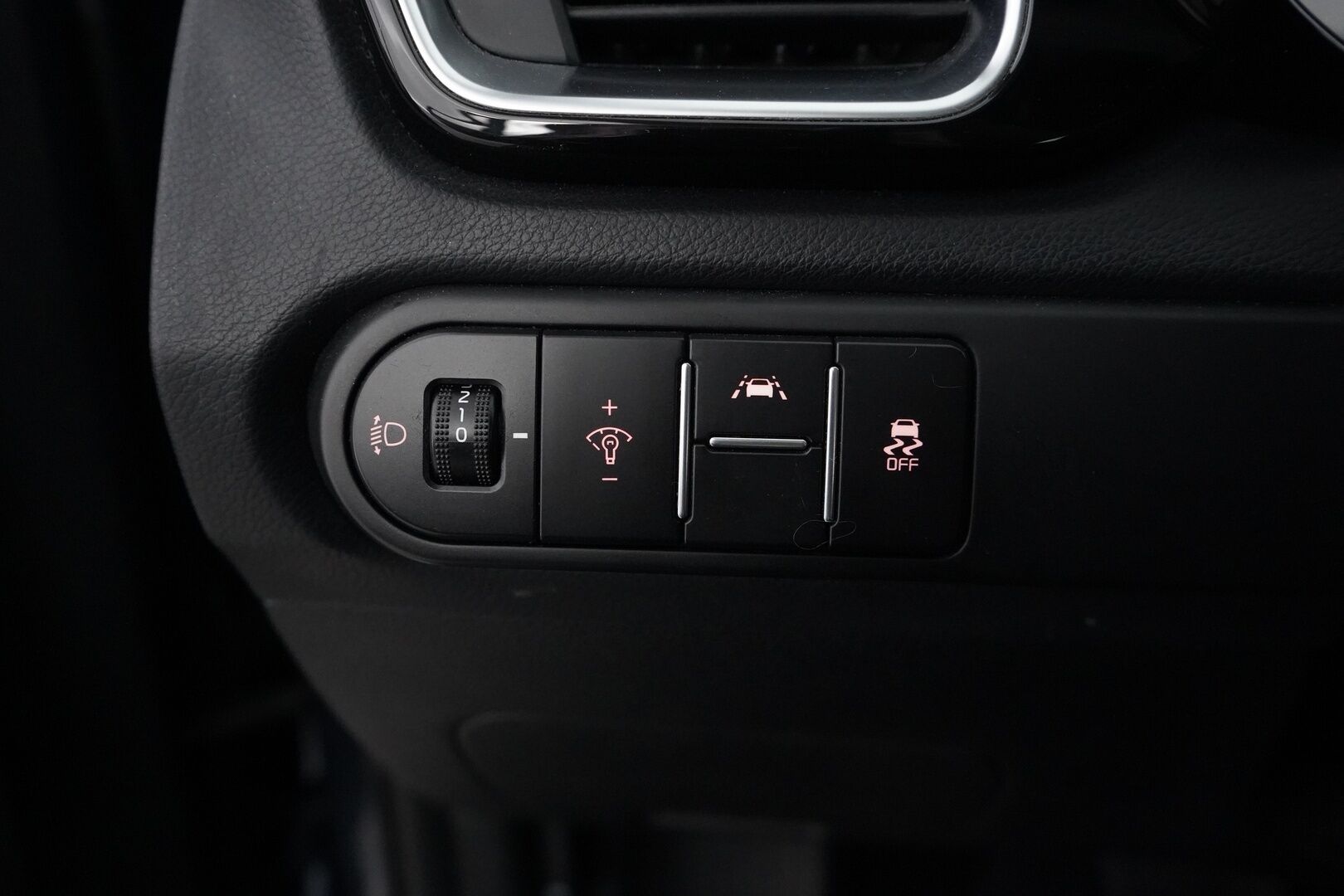 Kia Ceed 2019 1,4 T-GDI ISG 140hv EX SW DCT A/T EcoDynamics - Vetokoukku | Puolinahkasisusta | App connect | Vakkari | Peruutuskamera | Lohkolämmitin | Kahdet renkaat alumiinivantein | Fiksu huoltohistoria