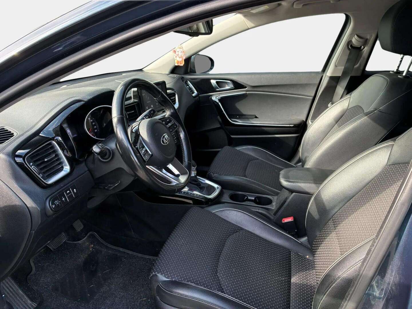 Kia Ceed 2019 1,4 T-GDI ISG 140hv EX SW DCT A/T EcoDynamics - Vetokoukku | Puolinahkasisusta | App connect | Vakkari | Peruutuskamera | Lohkolämmitin | Kahdet renkaat alumiinivantein | Fiksu huoltohistoria