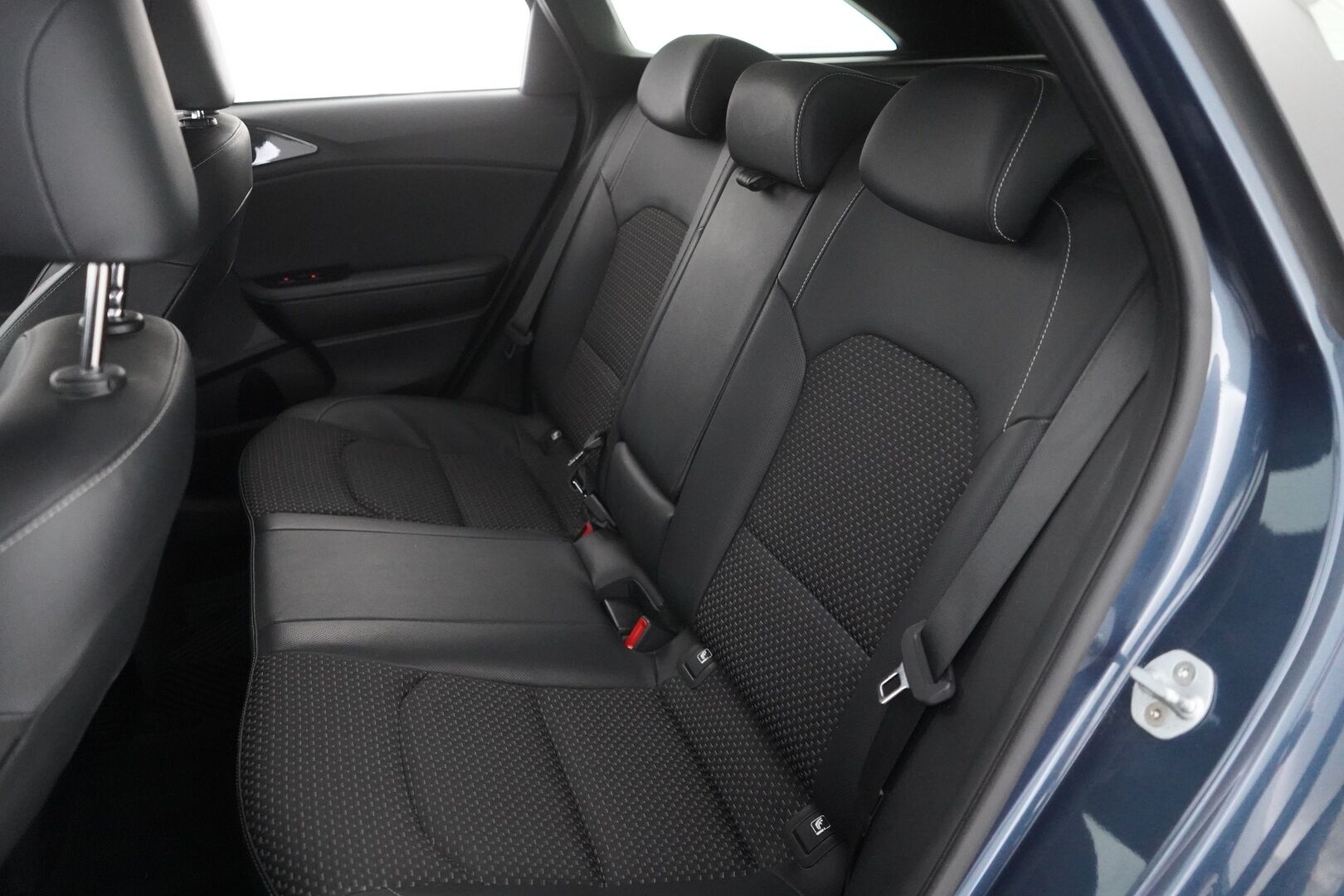 Kia Ceed 2019 1,4 T-GDI ISG 140hv EX SW DCT A/T EcoDynamics - Vetokoukku | Puolinahkasisusta | App connect | Vakkari | Peruutuskamera | Lohkolämmitin | Kahdet renkaat alumiinivantein | Fiksu huoltohistoria