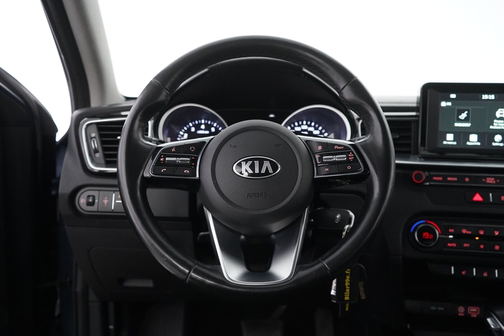 Kia Ceed 2019 1,4 T-GDI ISG 140hv EX SW DCT A/T EcoDynamics - Vetokoukku | Puolinahkasisusta | App connect | Vakkari | Peruutuskamera | Lohkolämmitin | Kahdet renkaat alumiinivantein | Fiksu huoltohistoria