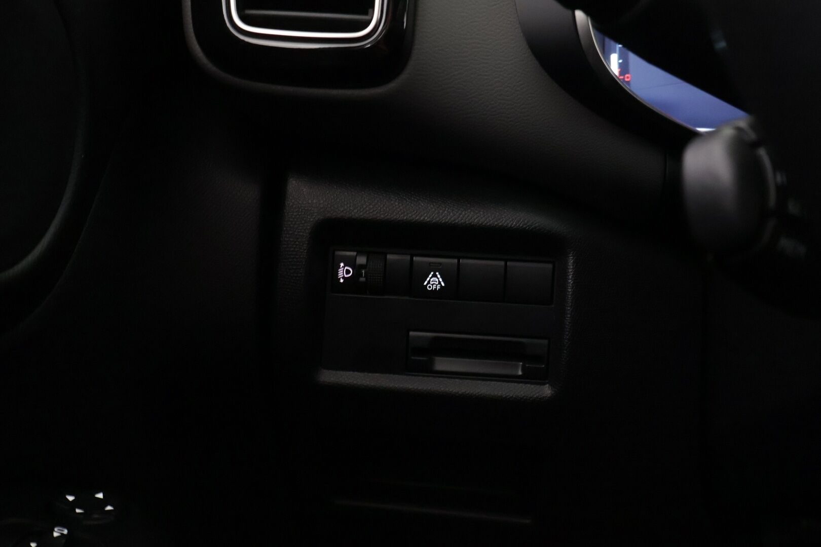 Citroen C5 Aircross 2019 PureTech 180 Feel EAT8 Automaatti *Vakkari / Peruutuskamera / Sähköinen kuskin penkki* - *Kahdet renkaat alumiini vantein / viimeisin huolto 02/2025 / Digimittaristo*
