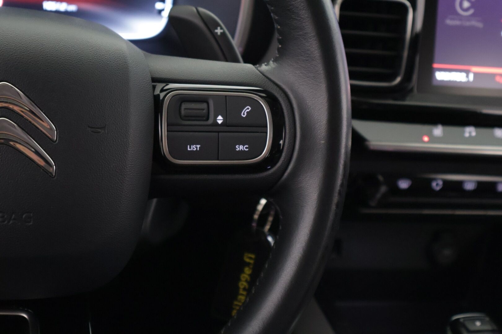 Citroen C5 Aircross 2019 PureTech 180 Feel EAT8 Automaatti *Vakkari / Peruutuskamera / Sähköinen kuskin penkki* - *Kahdet renkaat alumiini vantein / viimeisin huolto 02/2025 / Digimittaristo*