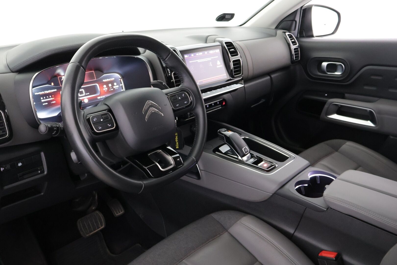Citroen C5 Aircross 2019 PureTech 180 Feel EAT8 Automaatti *Vakkari / Peruutuskamera / Sähköinen kuskin penkki* - *Kahdet renkaat alumiini vantein / viimeisin huolto 02/2025 / Digimittaristo*