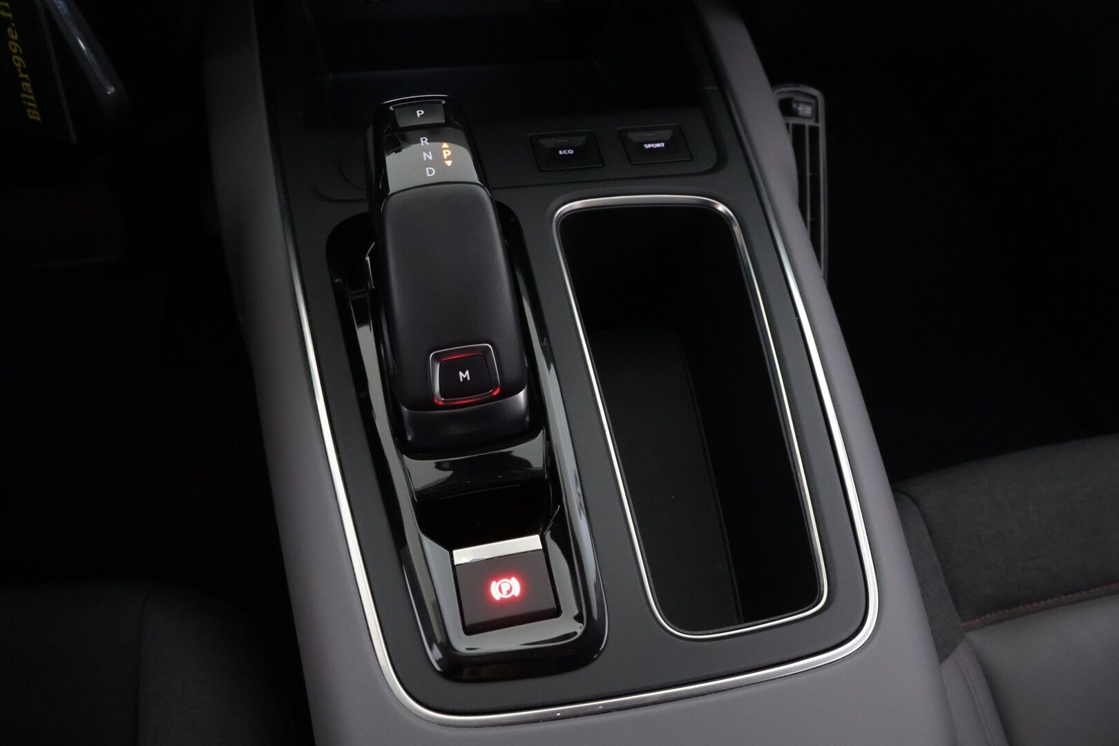 Citroen C5 Aircross 2019 PureTech 180 Feel EAT8 Automaatti *Vakkari / Peruutuskamera / Sähköinen kuskin penkki* - *Kahdet renkaat alumiini vantein / viimeisin huolto 02/2025 / Digimittaristo*