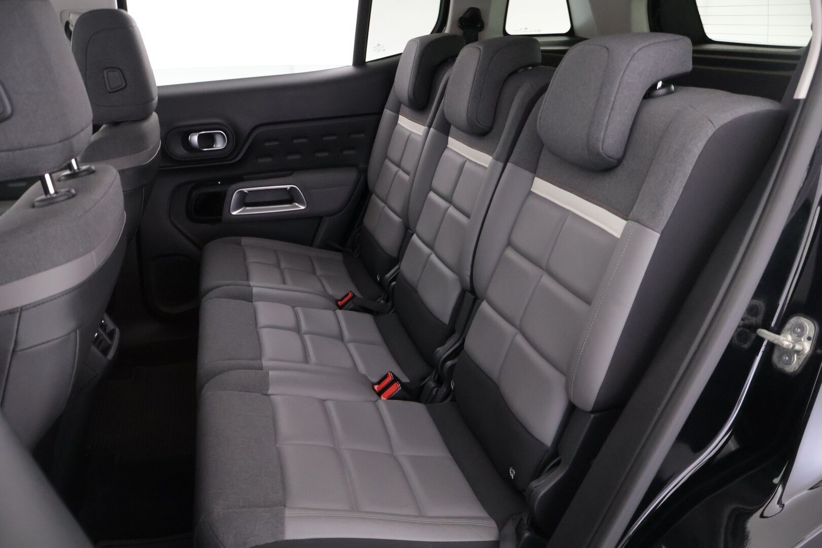 Citroen C5 Aircross 2019 PureTech 180 Feel EAT8 Automaatti *Vakkari / Peruutuskamera / Sähköinen kuskin penkki* - *Kahdet renkaat alumiini vantein / viimeisin huolto 02/2025 / Digimittaristo*