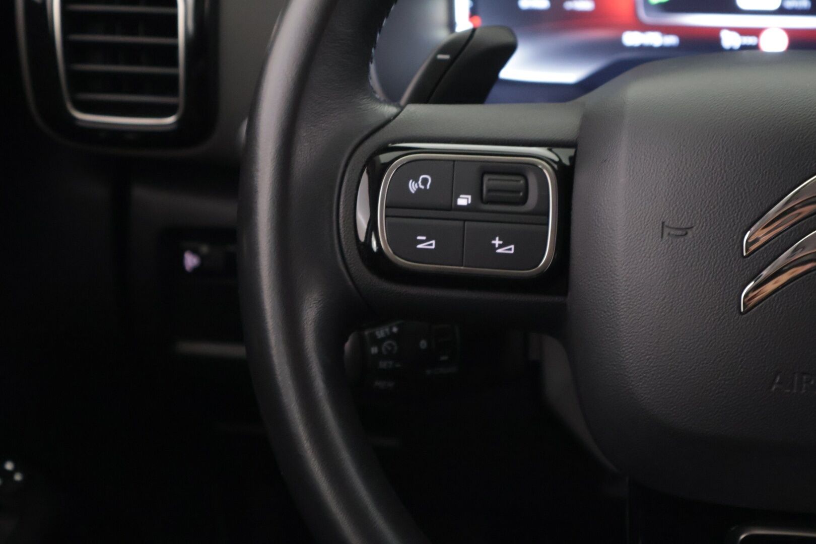 Citroen C5 Aircross 2019 PureTech 180 Feel EAT8 Automaatti *Vakkari / Peruutuskamera / Sähköinen kuskin penkki* - *Kahdet renkaat alumiini vantein / viimeisin huolto 02/2025 / Digimittaristo*