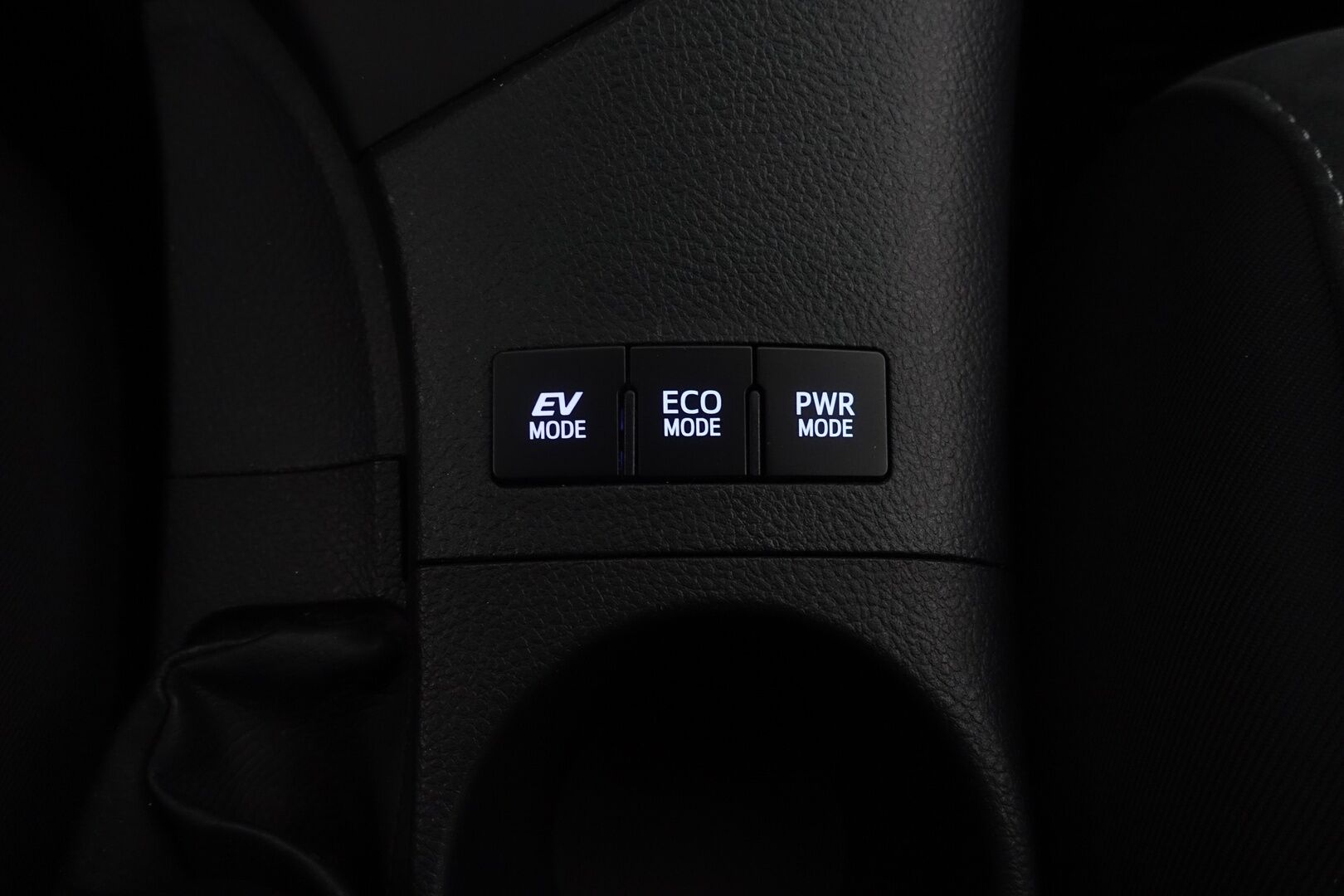 Toyota Auris 2018 Touring Sports 1,8 Hybrid Active * Koukku / Keyless / Peruutuskamera / Navi / Vakkari / Bluetooth * - Kahdet renkaat aluvanteilla