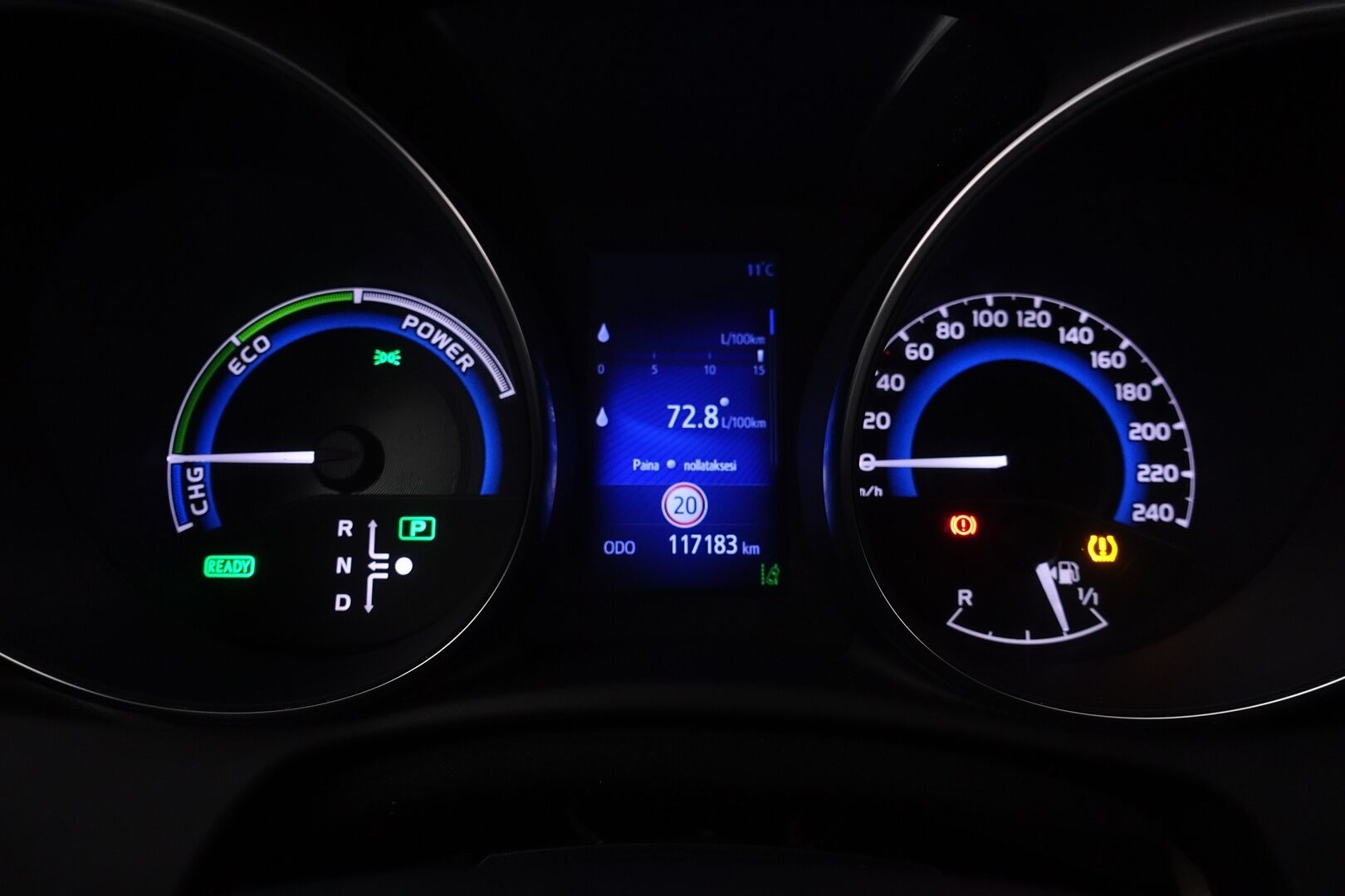 Toyota Auris 2018 Touring Sports 1,8 Hybrid Active * Koukku / Keyless / Peruutuskamera / Navi / Vakkari / Bluetooth * - Kahdet renkaat aluvanteilla