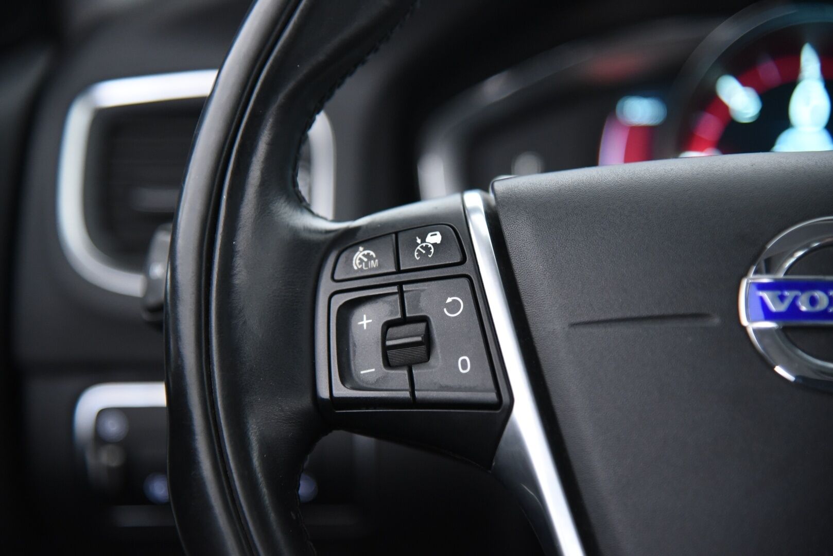 Volvo V60 2014 D6 AWD Summum+ plug in hybrid aut - Adapt. Vak. / Vetokoukku / Blis / Premium Sound / Pa-lämmitin