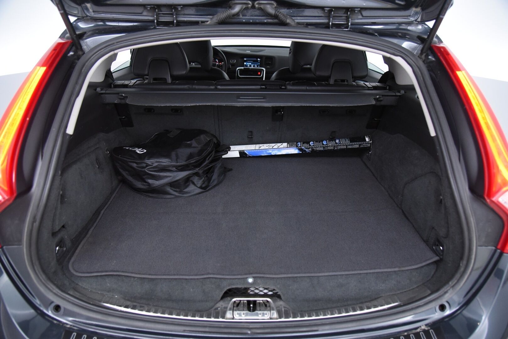 Volvo V60 2014 D6 AWD Summum+ plug in hybrid aut - Adapt. Vak. / Vetokoukku / Blis / Premium Sound / Pa-lämmitin
