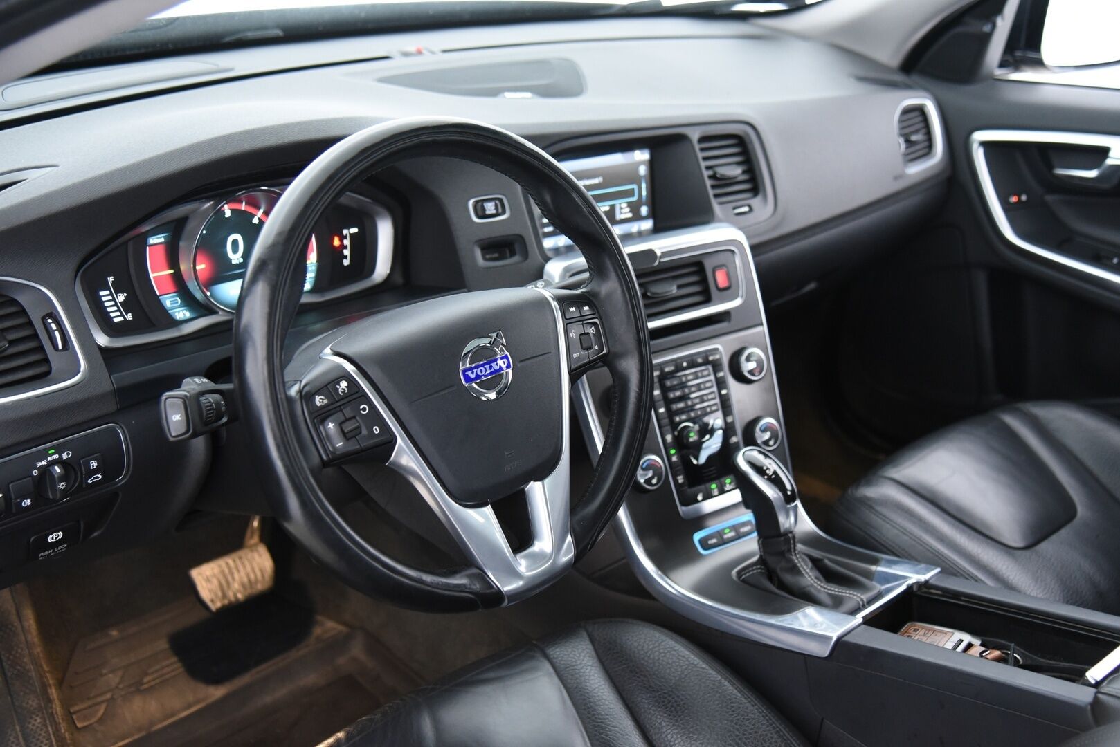 Volvo V60 2014 D6 AWD Summum+ plug in hybrid aut - Adapt. Vak. / Vetokoukku / Blis / Premium Sound / Pa-lämmitin