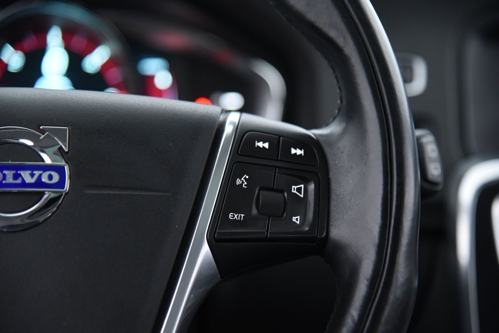 Volvo V60 2014 D6 AWD Summum+ plug in hybrid aut - Adapt. Vak. / Vetokoukku / Blis / Premium Sound / Pa-lämmitin
