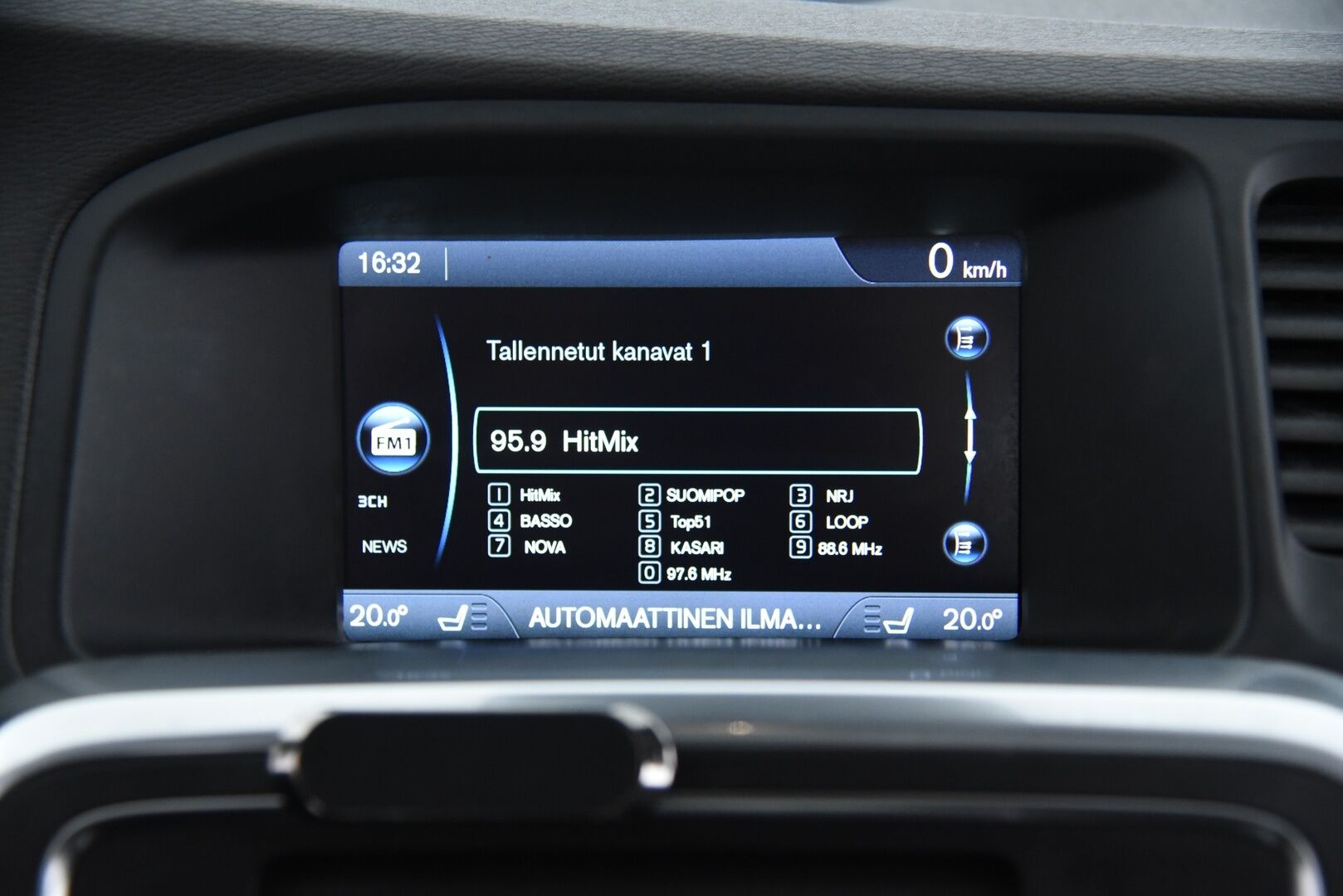 Volvo V60 2014 D6 AWD Summum+ plug in hybrid aut - Adapt. Vak. / Vetokoukku / Blis / Premium Sound / Pa-lämmitin