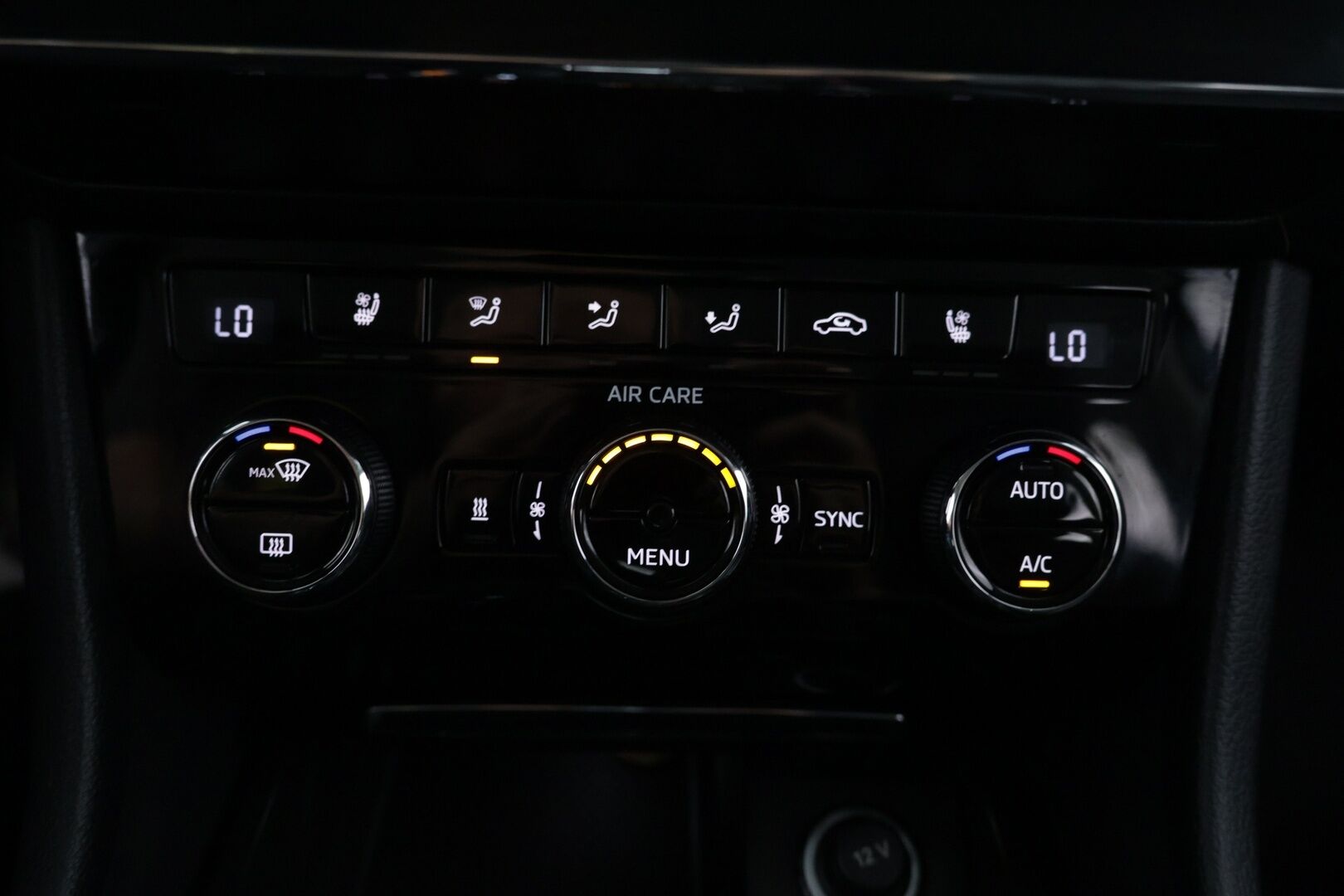 Skoda Superb 2018 Combi 2,0 TDI 190 4x4 L&K DSG Autom. - ACC | Ilmastoidut muistinahat | Canton | Webasto | Koukku | P-kamera