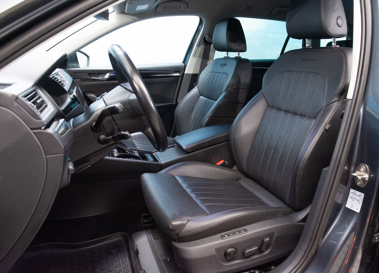 Skoda Superb 2018 Combi 2,0 TDI 190 4x4 L&K DSG Autom. - ACC | Ilmastoidut muistinahat | Canton | Webasto | Koukku | P-kamera