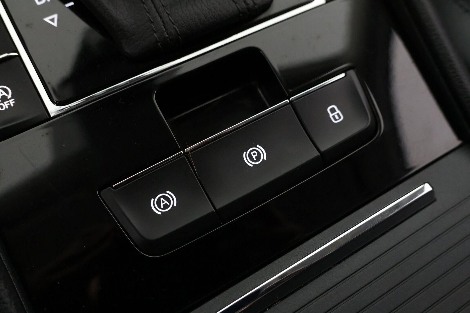 Skoda Superb 2018 Combi 2,0 TDI 190 4x4 L&K DSG Autom. - ACC | Ilmastoidut muistinahat | Canton | Webasto | Koukku | P-kamera