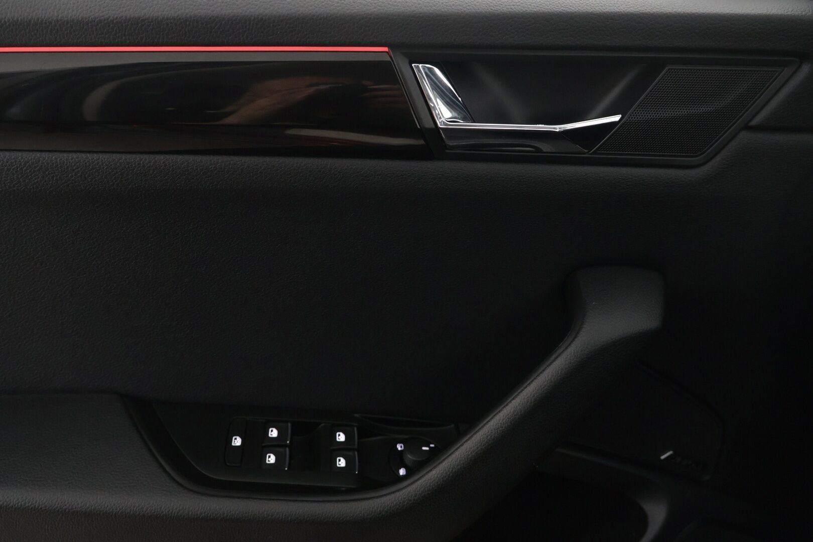 Skoda Superb 2018 Combi 2,0 TDI 190 4x4 L&K DSG Autom. - ACC | Ilmastoidut muistinahat | Canton | Webasto | Koukku | P-kamera