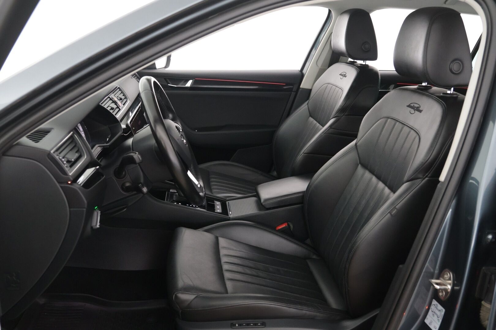 Skoda Superb 2018 Combi 2,0 TDI 190 4x4 L&K DSG Autom. - ACC | Ilmastoidut muistinahat | Canton | Webasto | Koukku | P-kamera
