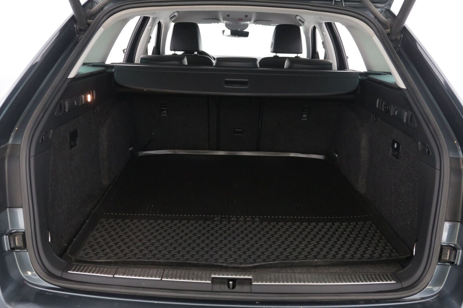 Skoda Superb 2018 Combi 2,0 TDI 190 4x4 L&K DSG Autom. - ACC | Ilmastoidut muistinahat | Canton | Webasto | Koukku | P-kamera