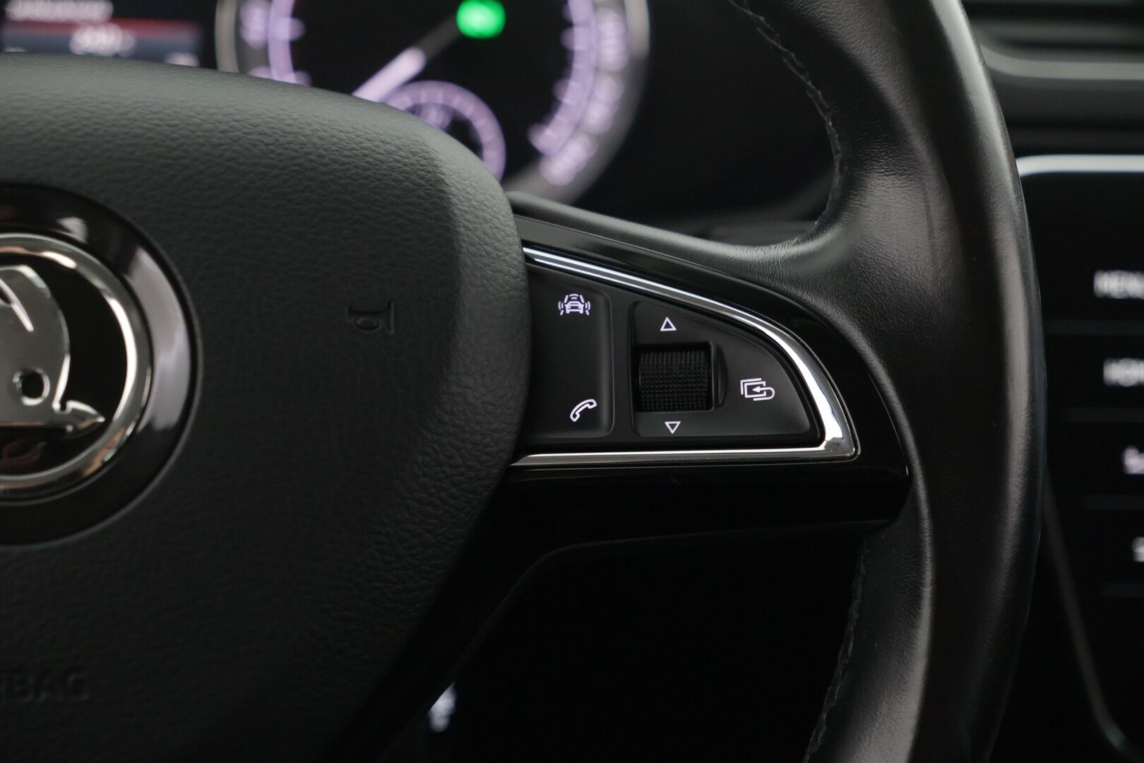 Skoda Superb 2018 Combi 2,0 TDI 190 4x4 L&K DSG Autom. - ACC | Ilmastoidut muistinahat | Canton | Webasto | Koukku | P-kamera
