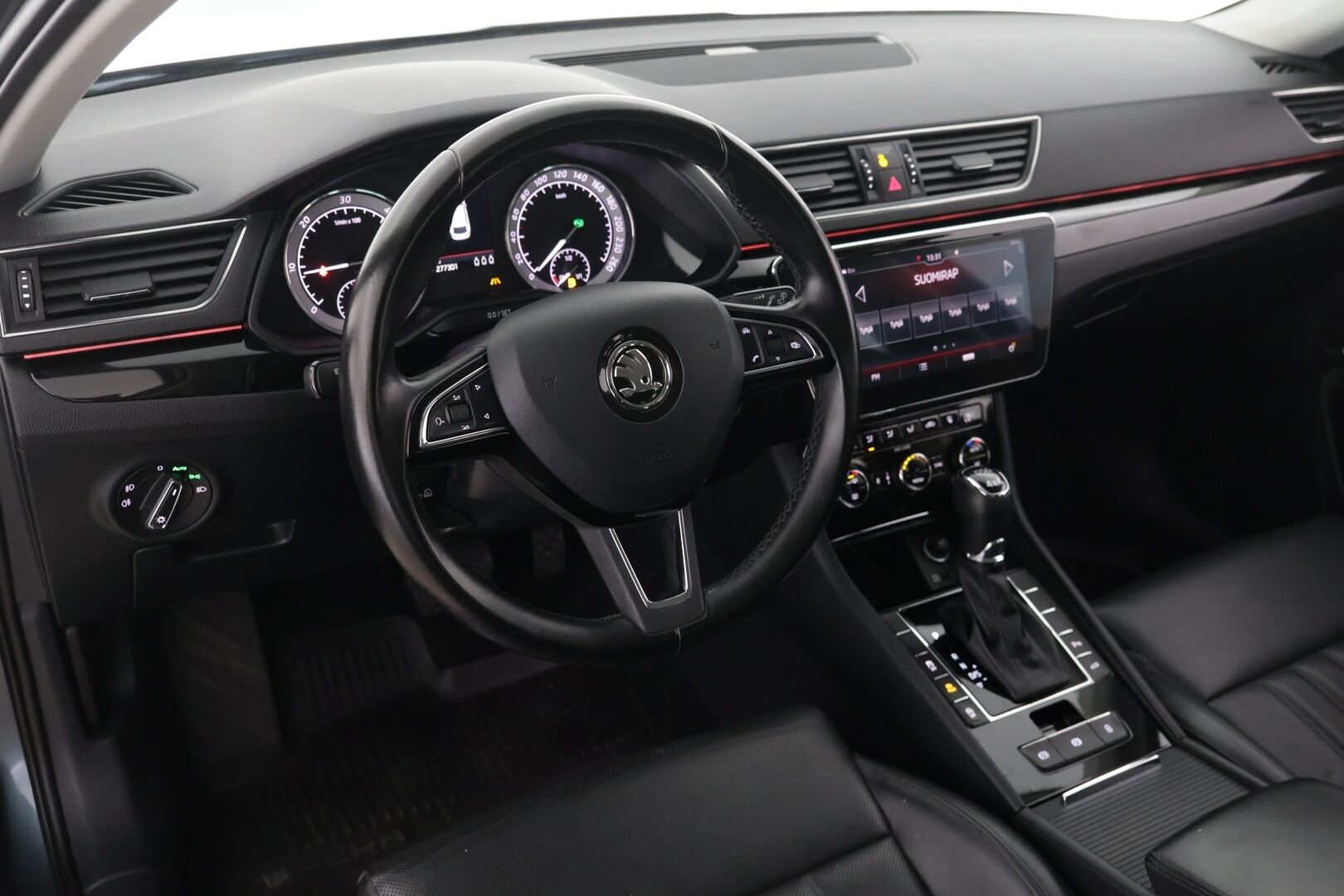 Skoda Superb 2018 Combi 2,0 TDI 190 4x4 L&K DSG Autom. - ACC | Ilmastoidut muistinahat | Canton | Webasto | Koukku | P-kamera
