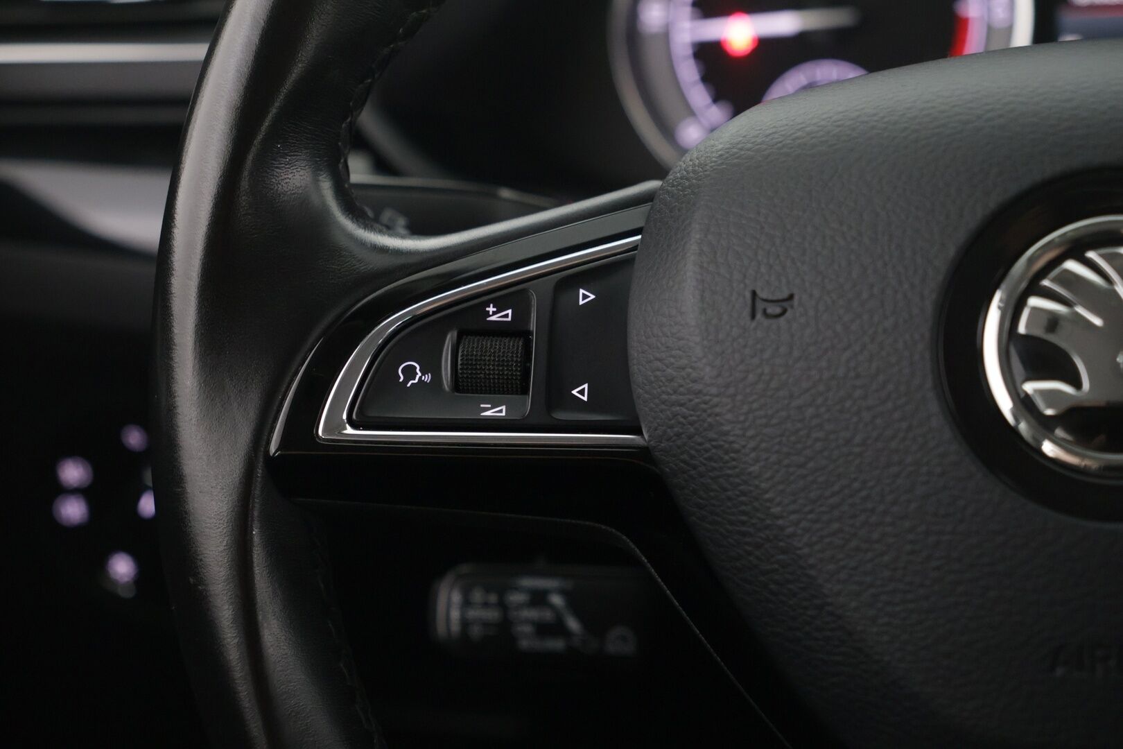 Skoda Superb 2018 Combi 2,0 TDI 190 4x4 L&K DSG Autom. - ACC | Ilmastoidut muistinahat | Canton | Webasto | Koukku | P-kamera
