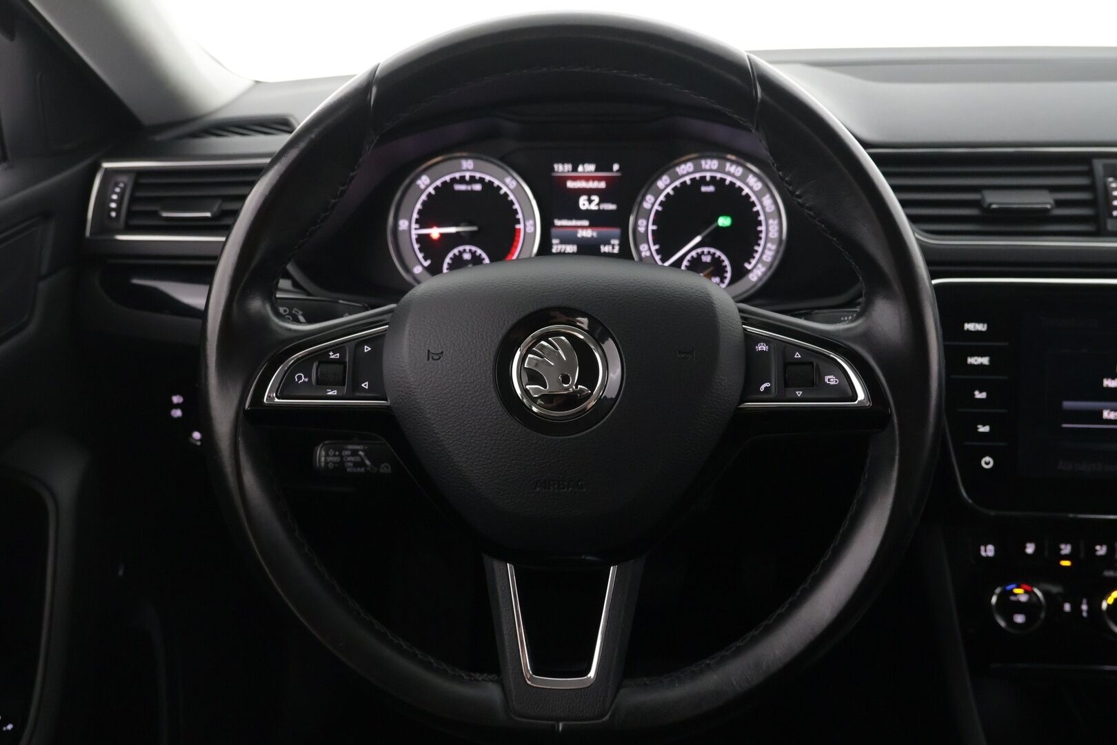 Skoda Superb 2018 Combi 2,0 TDI 190 4x4 L&K DSG Autom. - ACC | Ilmastoidut muistinahat | Canton | Webasto | Koukku | P-kamera