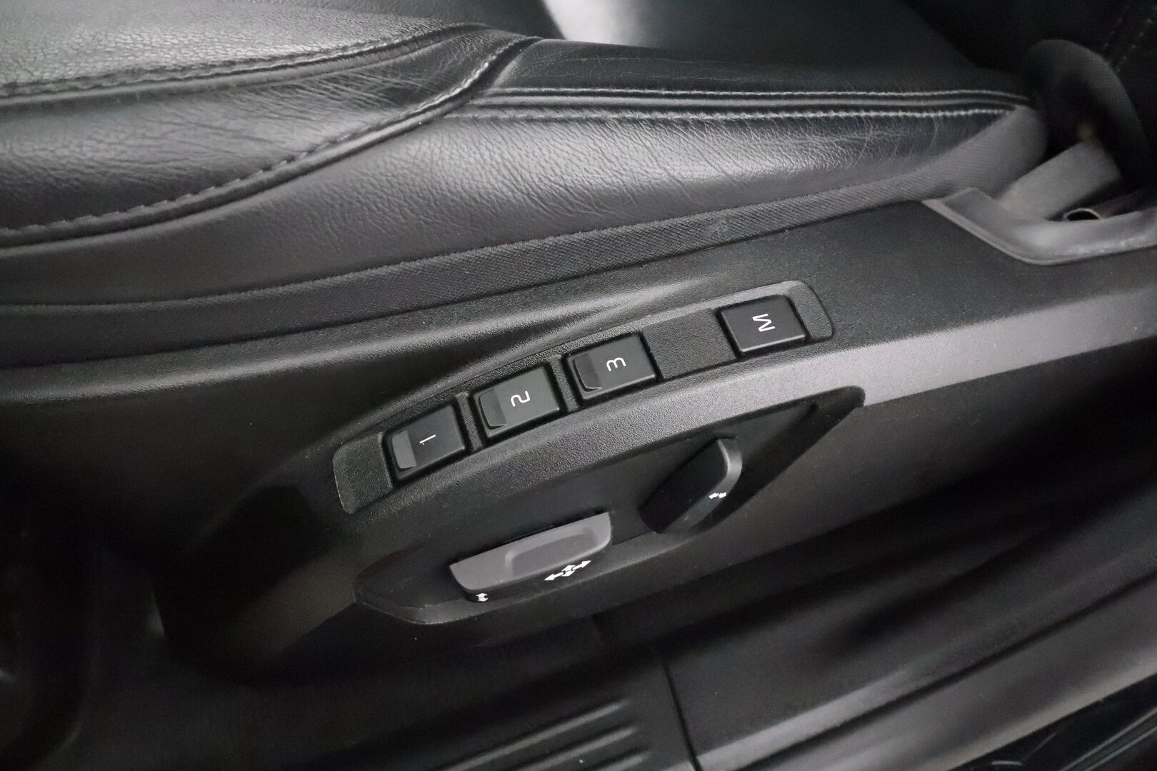 Volvo V40 2019 T2 Business Dynamic Edition aut * Webasto / ACC / Full-LED / P.Tutkat / Muistipenkki / Kaistavahti / Navi / Keyless * - Suomi-auto / Kahdet renkaat aluvanteilla - HULLUT AVAJAISHULINAT KORKOTARJOUS 3,29 %