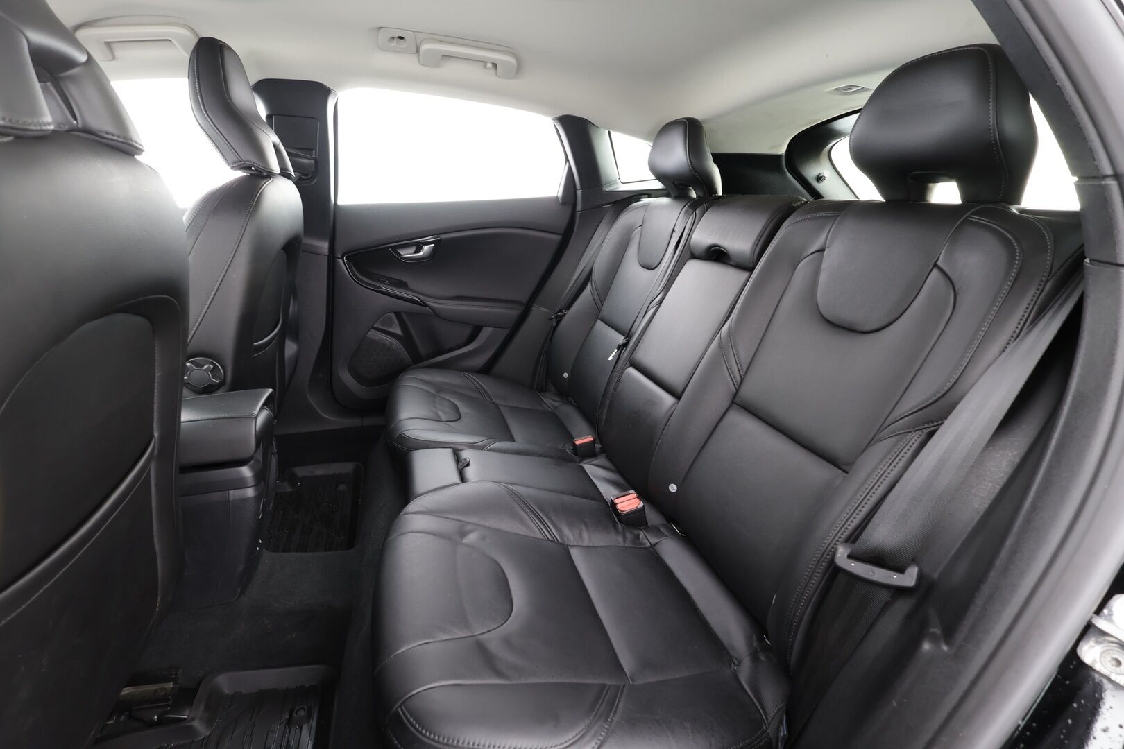 Volvo V40 2019 T2 Business Dynamic Edition aut * Webasto / ACC / Full-LED / P.Tutkat / Muistipenkki / Kaistavahti / Navi / Keyless * - Suomi-auto / Kahdet renkaat aluvanteilla - HULLUT AVAJAISHULINAT KORKOTARJOUS 3,29 %