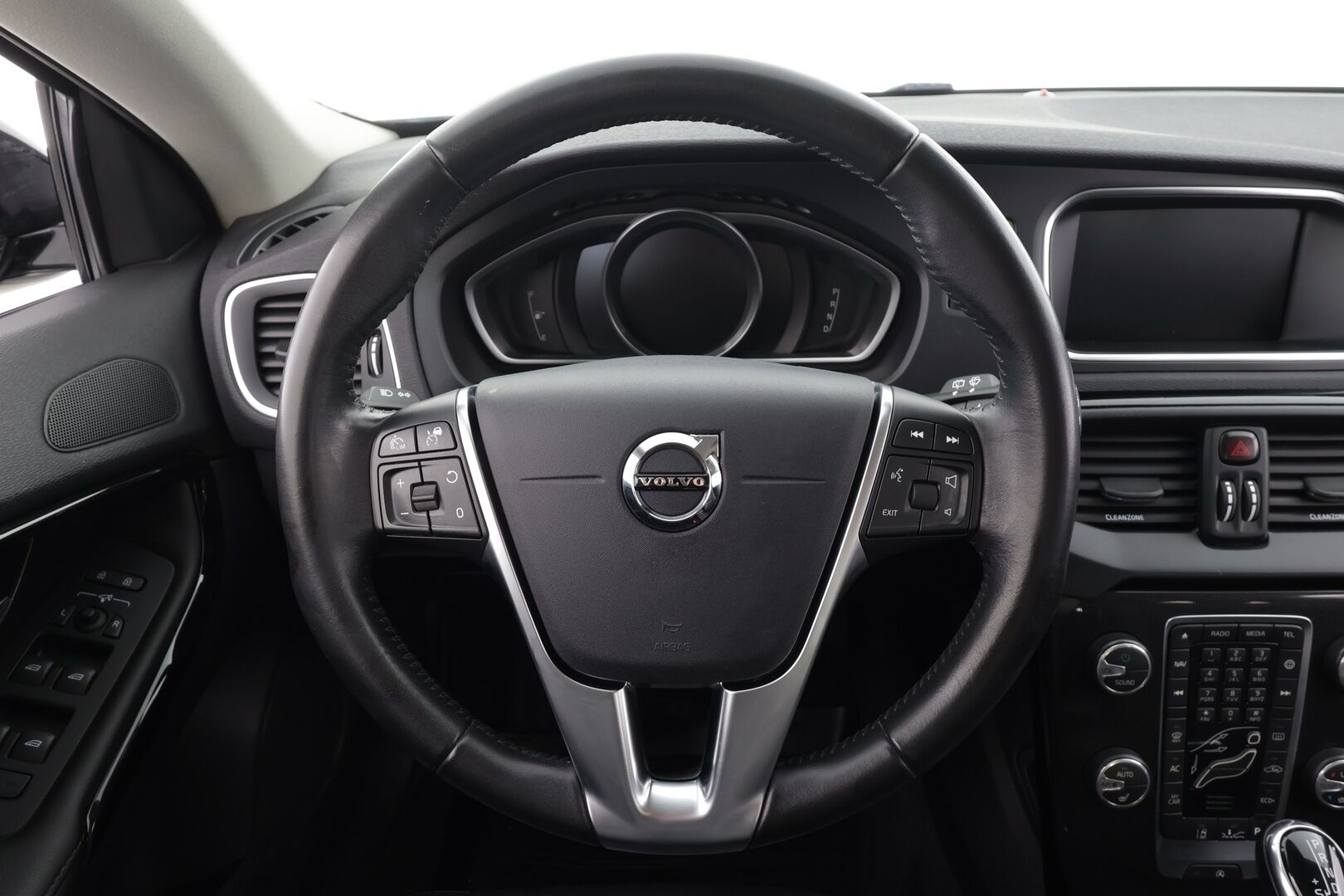 Volvo V40 2019 T2 Business Dynamic Edition aut * Webasto / ACC / Full-LED / P.Tutkat / Muistipenkki / Kaistavahti / Navi / Keyless * - Suomi-auto / Kahdet renkaat aluvanteilla - HULLUT AVAJAISHULINAT KORKOTARJOUS 3,29 %