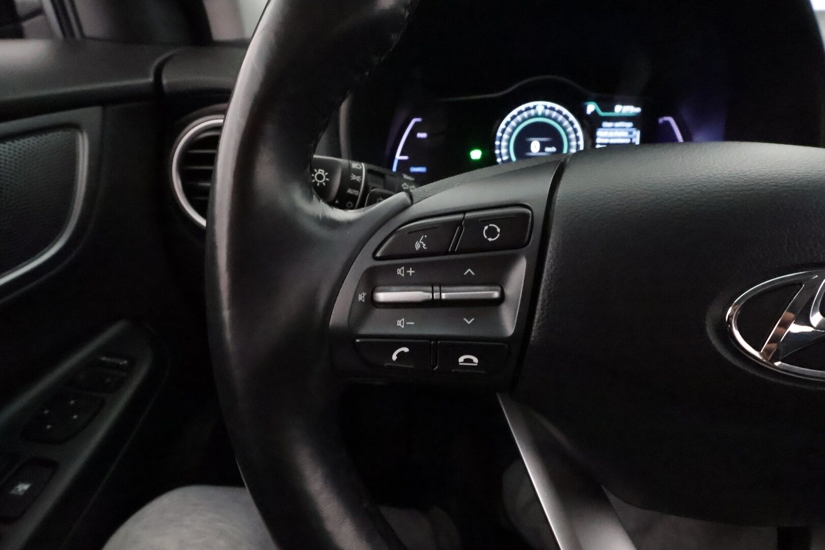Hyundai KONA 2019 electric 204 hv Style **HUD / Adapt.Vakkari / KRELL / LED-valot / P.kamera / Ilmastoidut nahat /  Navi / Keyless** - Suomi-auto 