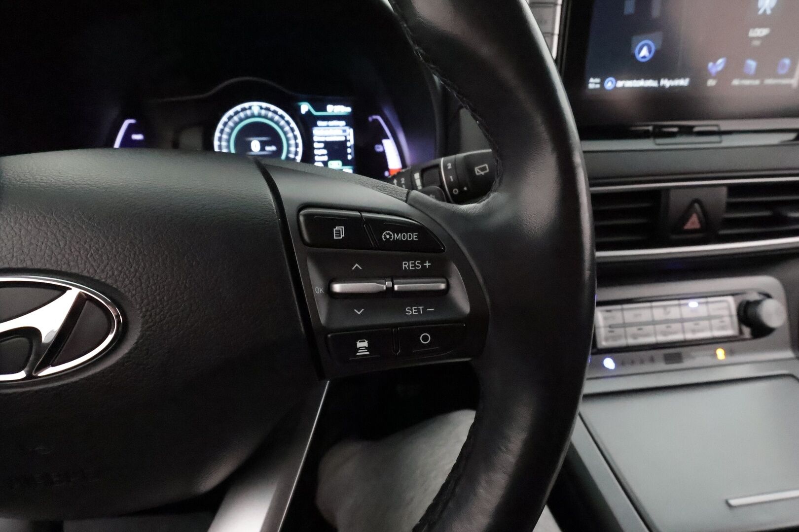 Hyundai KONA 2019 electric 204 hv Style **HUD / Adapt.Vakkari / KRELL / LED-valot / P.kamera / Ilmastoidut nahat /  Navi / Keyless** - Suomi-auto 