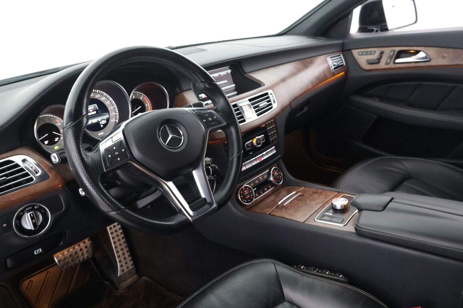 Mercedes-Benz CLS 2013 350 CDI 4MATIC AMG *Webasto / Koukku / Vakkari / Muistipenkit / Ortopedi / ILS / Navi / Sähkökontti!* - *Tässä legendaarinen CLS 350 CDI AMG paketilla!*
