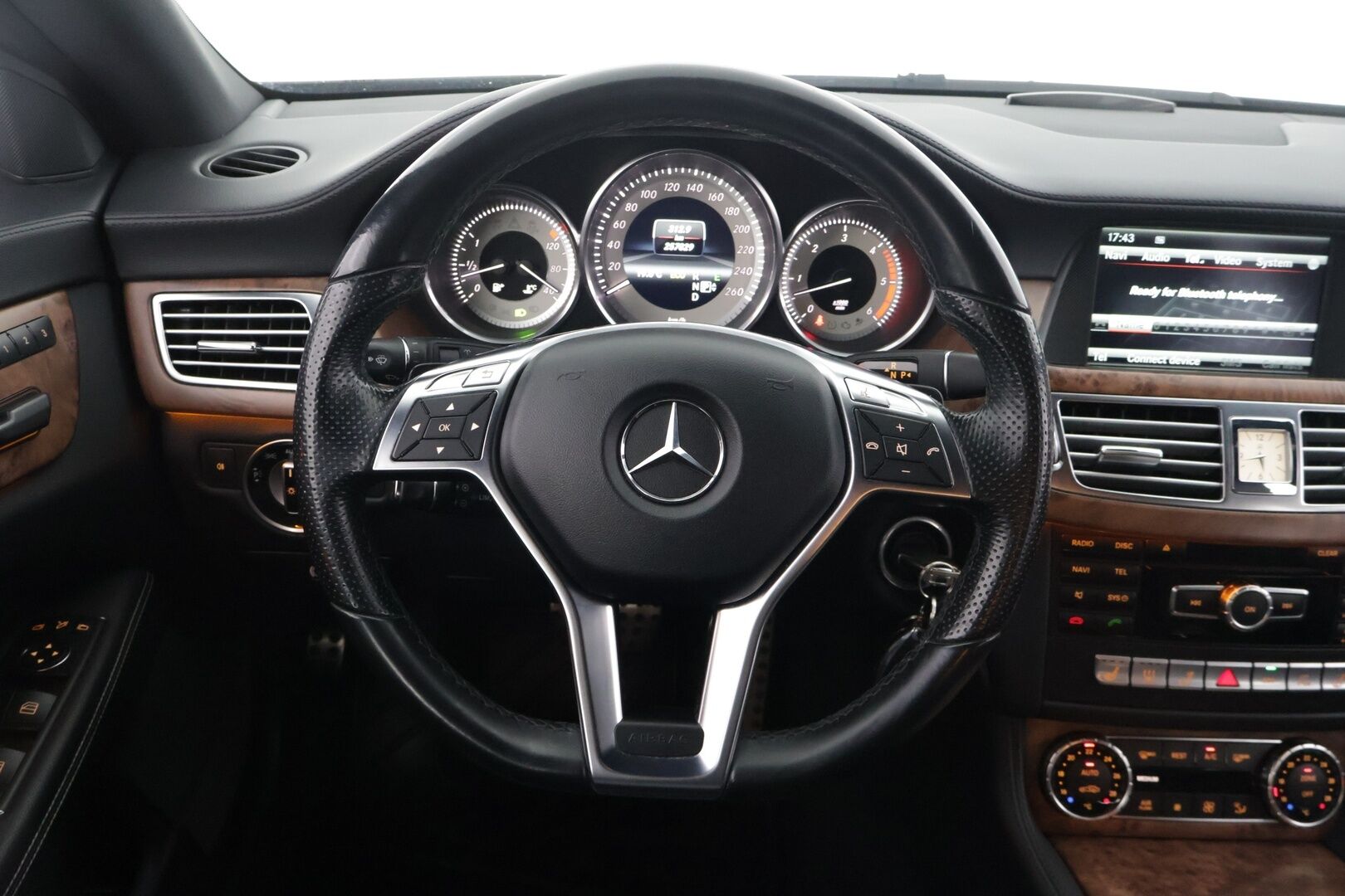 Mercedes-Benz CLS 2013 350 CDI 4MATIC AMG *Webasto / Koukku / Vakkari / Muistipenkit / Ortopedi / ILS / Navi / Sähkökontti!* - *Tässä legendaarinen CLS 350 CDI AMG paketilla!*