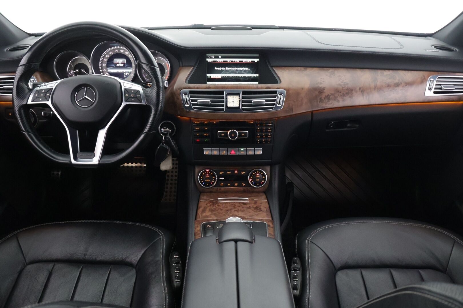 Mercedes-Benz CLS 2013 350 CDI 4MATIC AMG *Webasto / Koukku / Vakkari / Muistipenkit / Ortopedi / ILS / Navi / Sähkökontti!* - *Tässä legendaarinen CLS 350 CDI AMG paketilla!*
