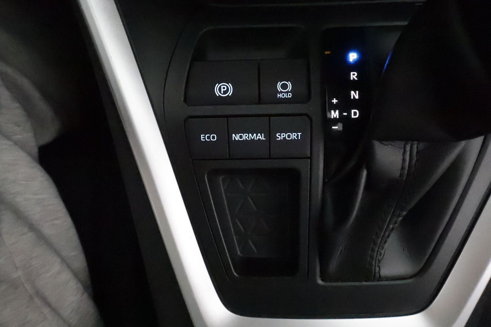 Toyota RAV4 2019 2,0 VVT-iE Business Multidrive S **ACC / LED-valot / P.Kamera / Navi / Kaistavahti / Sisätilanlämmitin / KeylessGO** - Suomi-auto / Kahdet Renkaat / Merkkihuollettu!