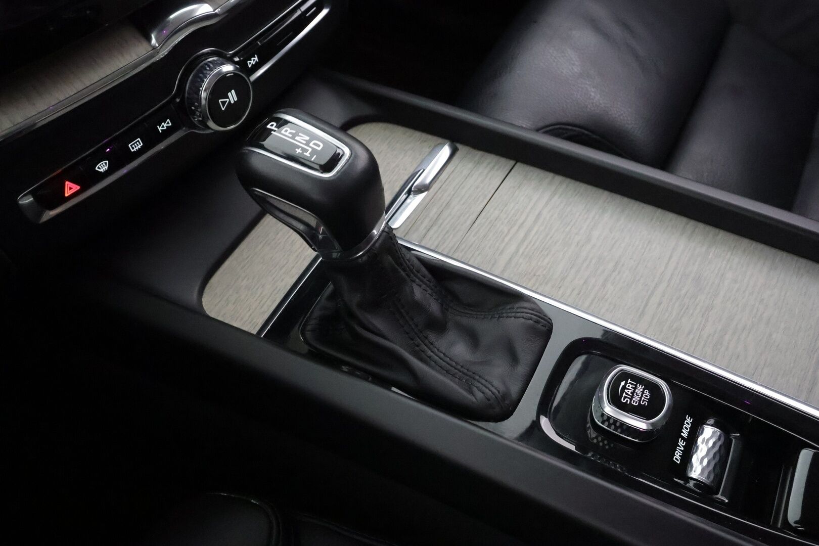 Volvo XC60 2019 D4 AWD Business Inscription aut * Webasto / Koukku / ACC / Full-LED / P.Kamera / Sportpenkki Muistilla / Navi * - Suomi-auto / Kahdet renkaat