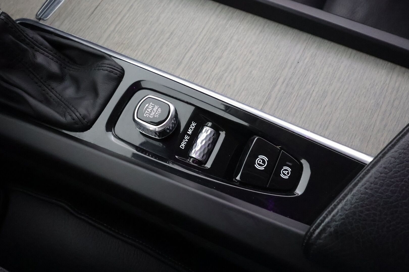 Volvo XC60 2019 D4 AWD Business Inscription aut * Webasto / Koukku / ACC / Full-LED / P.Kamera / Sportpenkki Muistilla / Navi * - Suomi-auto / Kahdet renkaat